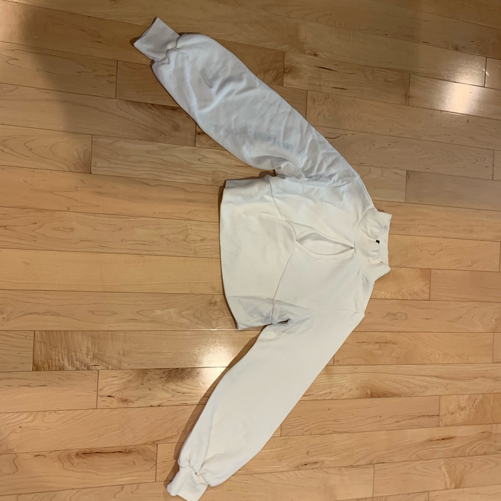 Cute white cropped long sleeve